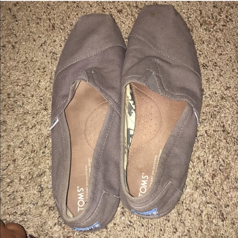 Toms - Picture 2 of 3